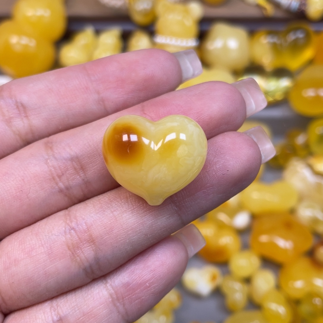 微***笑琥珀未镶嵌珠宝奇石