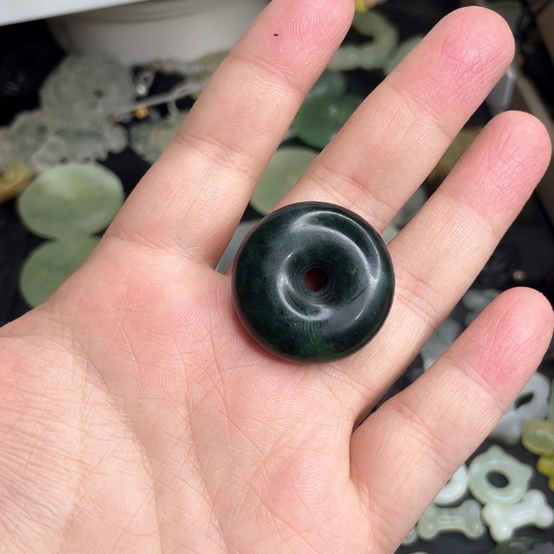 岫玉未镶嵌颈饰扣子