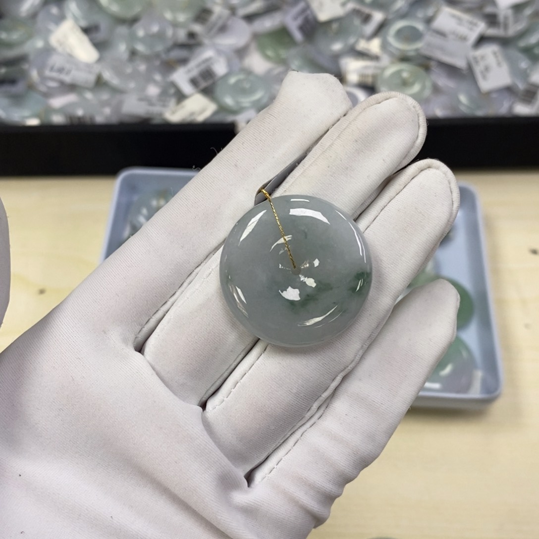 翡翠未镶嵌颈饰平安扣