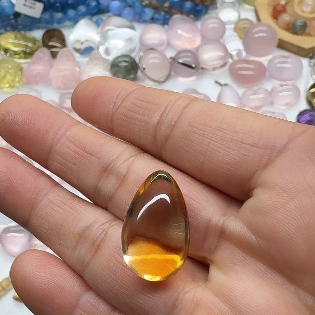 未镶嵌珠宝半成品水晶?***੭