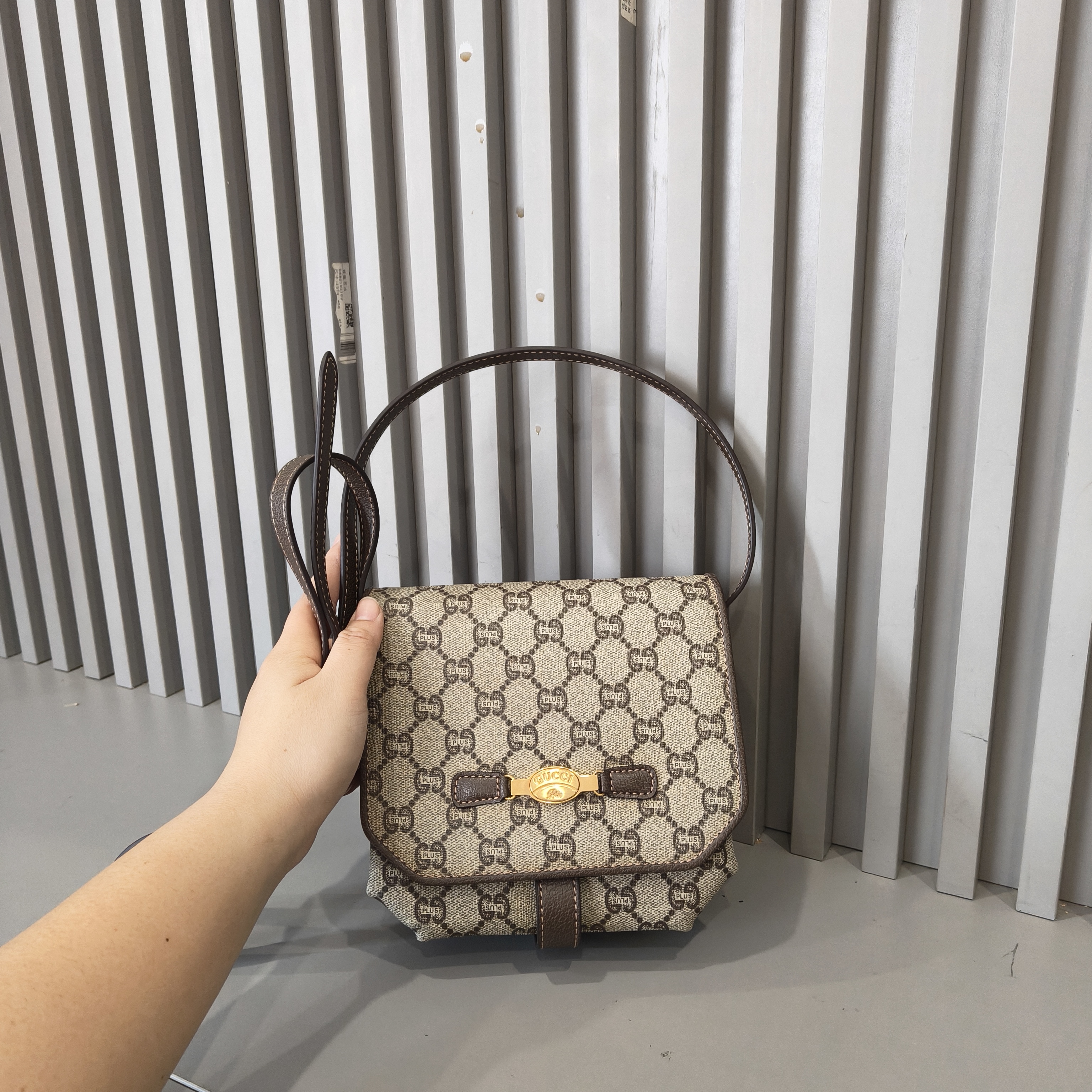 95新 GUCCI/古驰 兔兔奢/古驰斜挎包/240626044