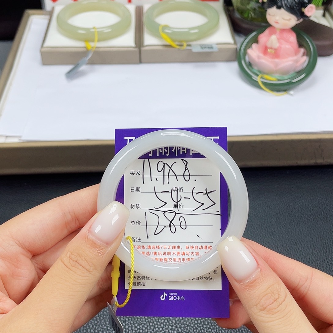 和田玉手镯未镶嵌
