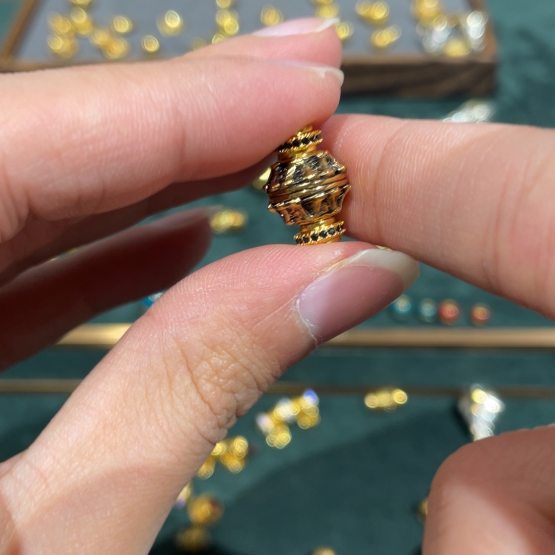 10尺寸梵金古珠轴一套