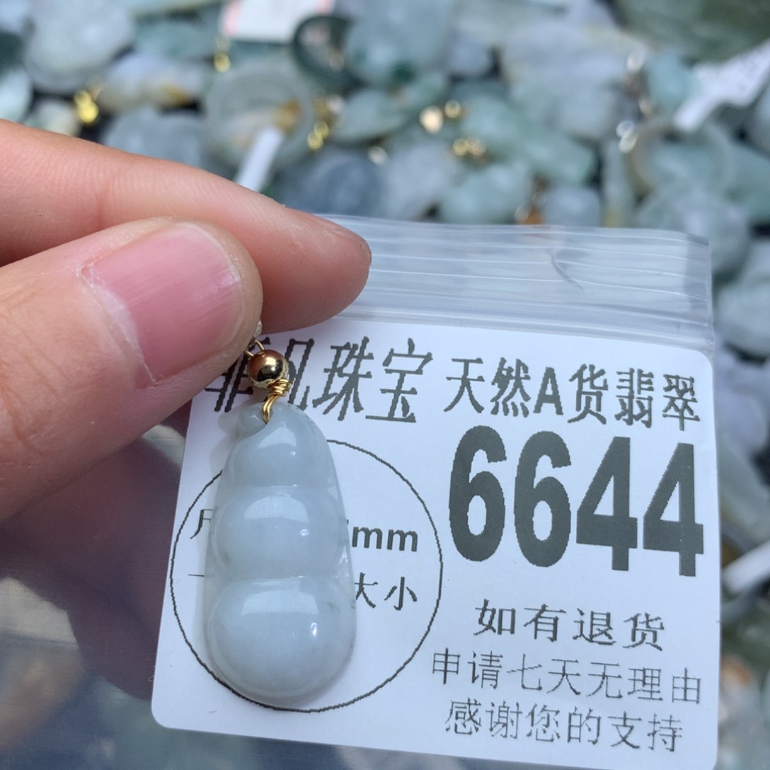 翡翠颈饰未镶嵌6644。