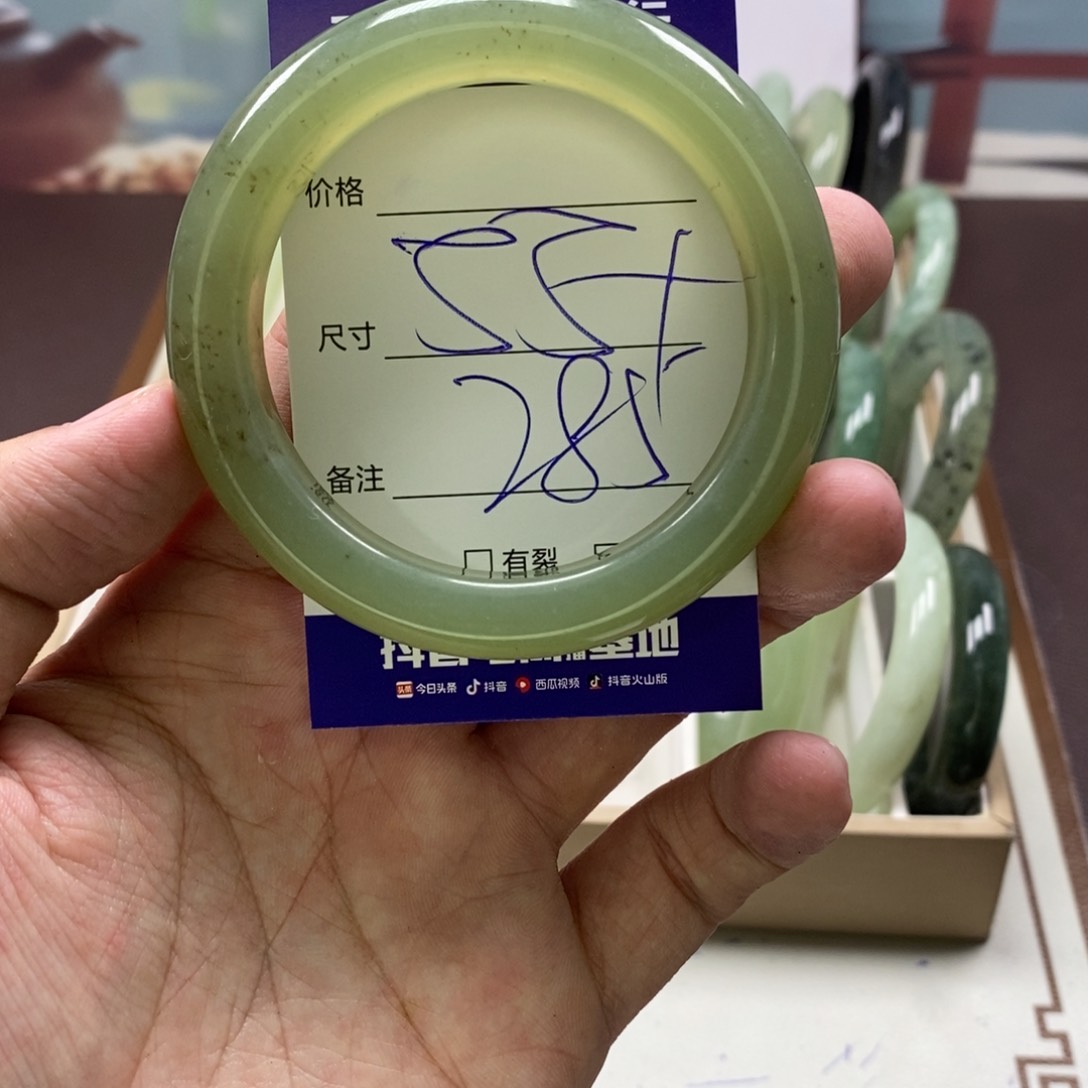 蛇纹石玉手镯未镶嵌