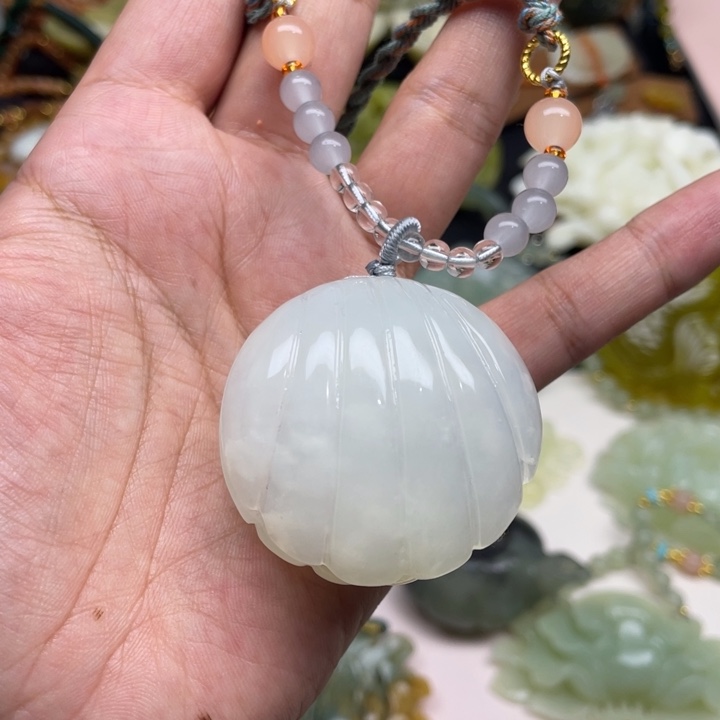 蛇纹石玉未镶嵌颈饰