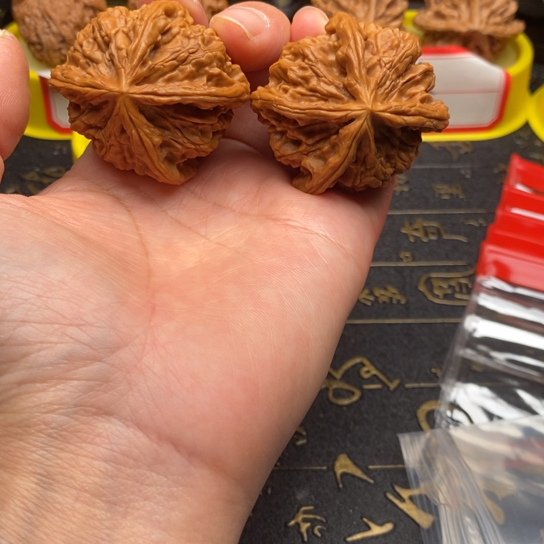 ****得文玩核桃吊坠四棱