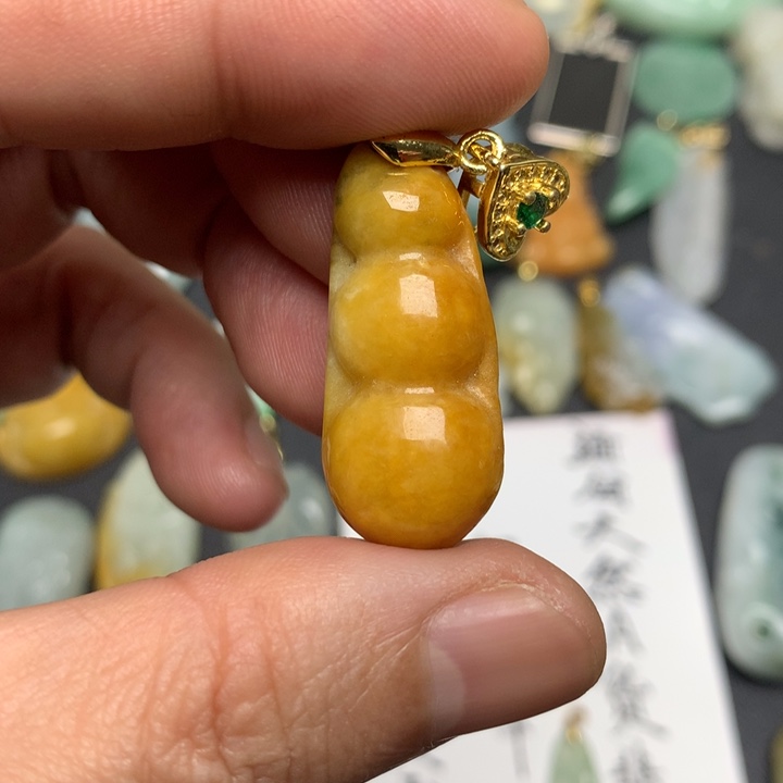 翡翠未镶嵌颈饰天然A货翡翠