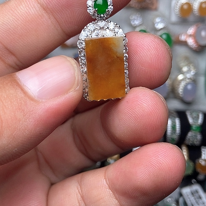 未镶嵌戒指翡翠吊坠