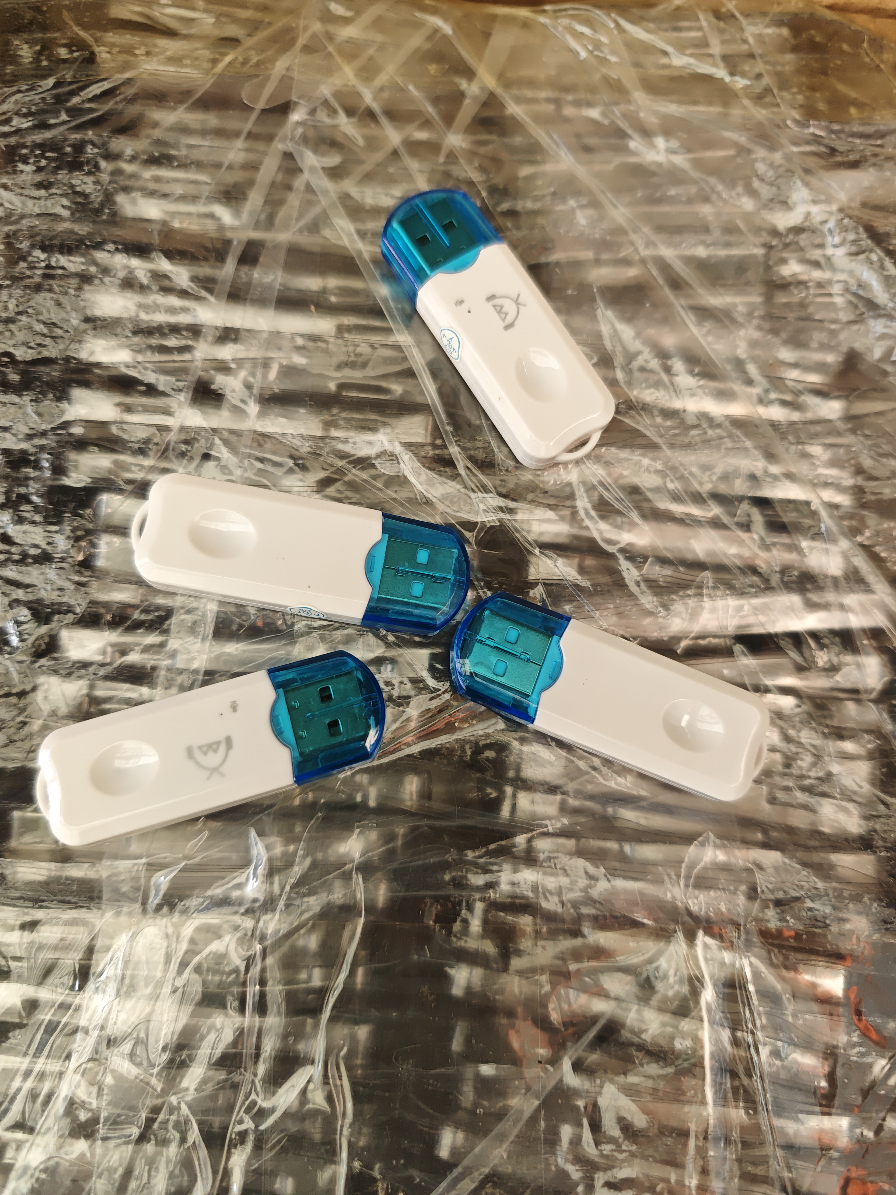 未拆封  音箱蓝牙接收器，包邮4个的价格。