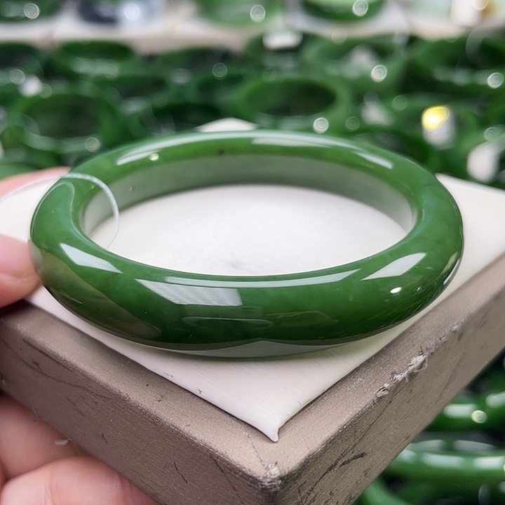 未镶嵌手镯和田玉（碧玉）