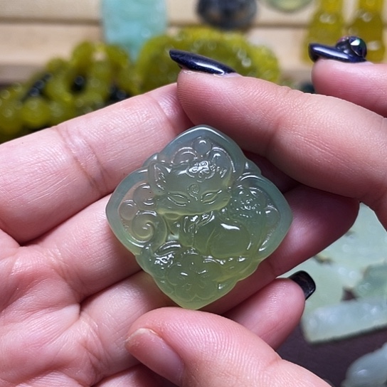 蛇纹石玉合金颈饰