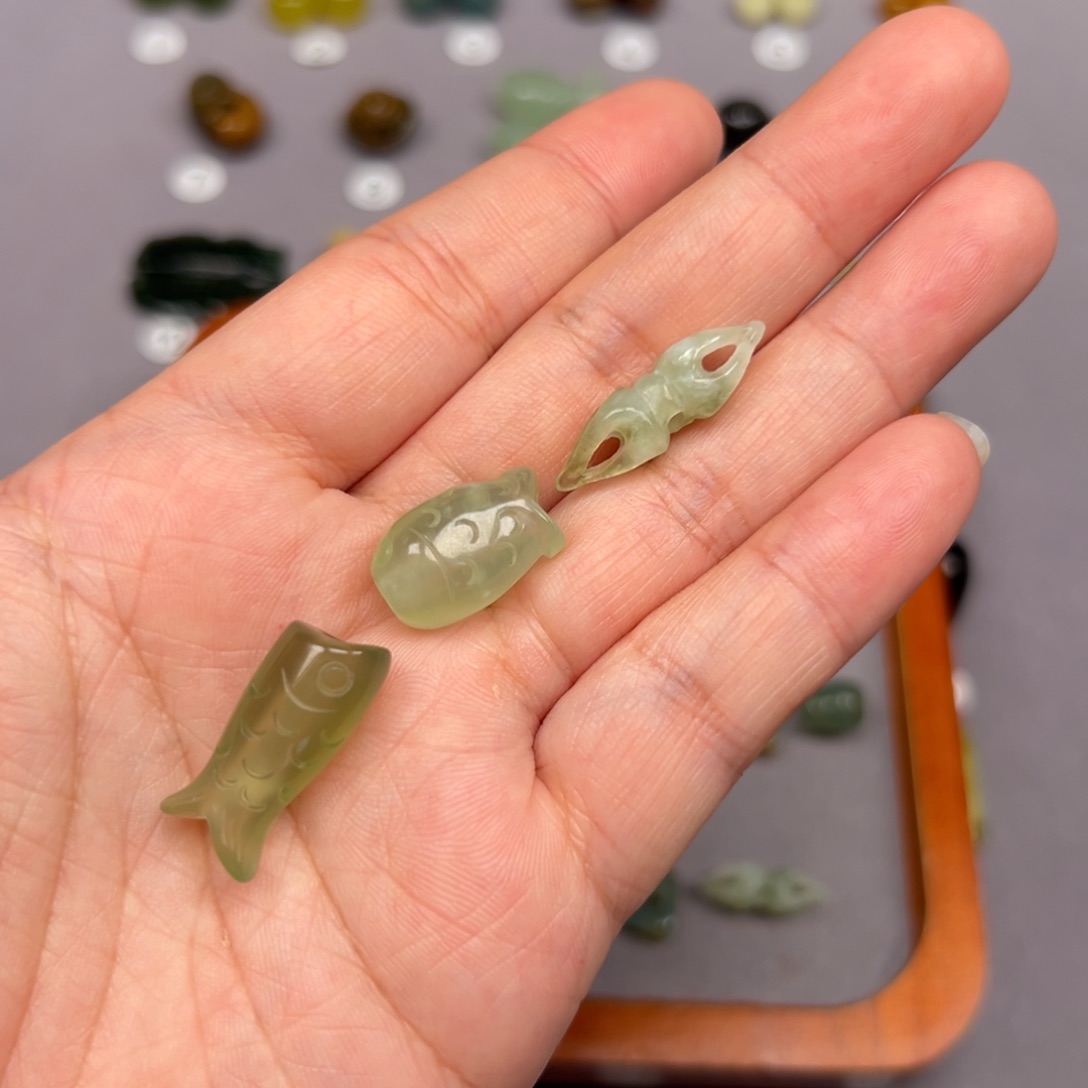 未镶嵌蛇纹石玉颈饰大****头