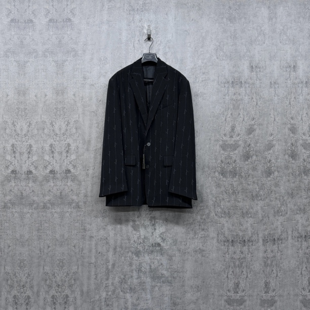 未使用 Balenciaga/巴黎世家 满Logo弹幕休闲西装夹克/SK236/48码