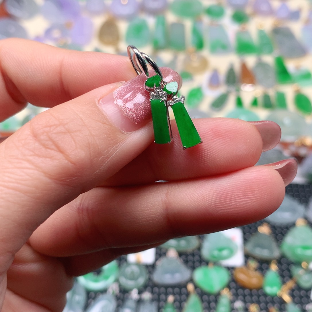 【闪购商品】翡翠吊坠(不含链)18K金镶嵌