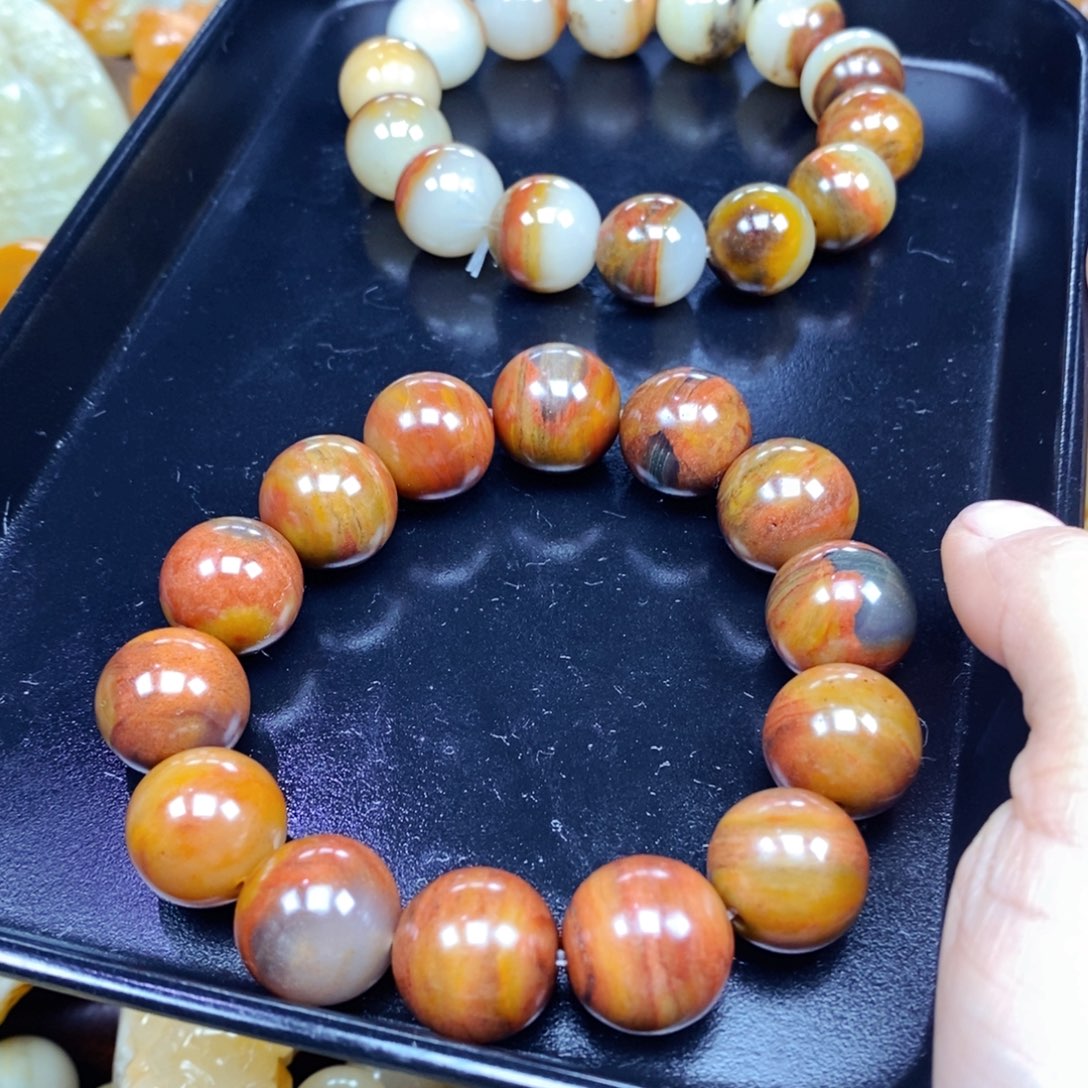石英质玉（黄龙玉）未镶嵌颈饰