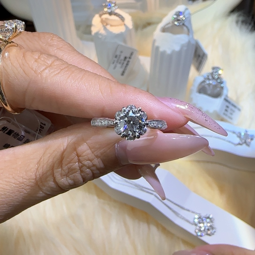 实验室培育钻石18K金镶嵌花苞发16圈