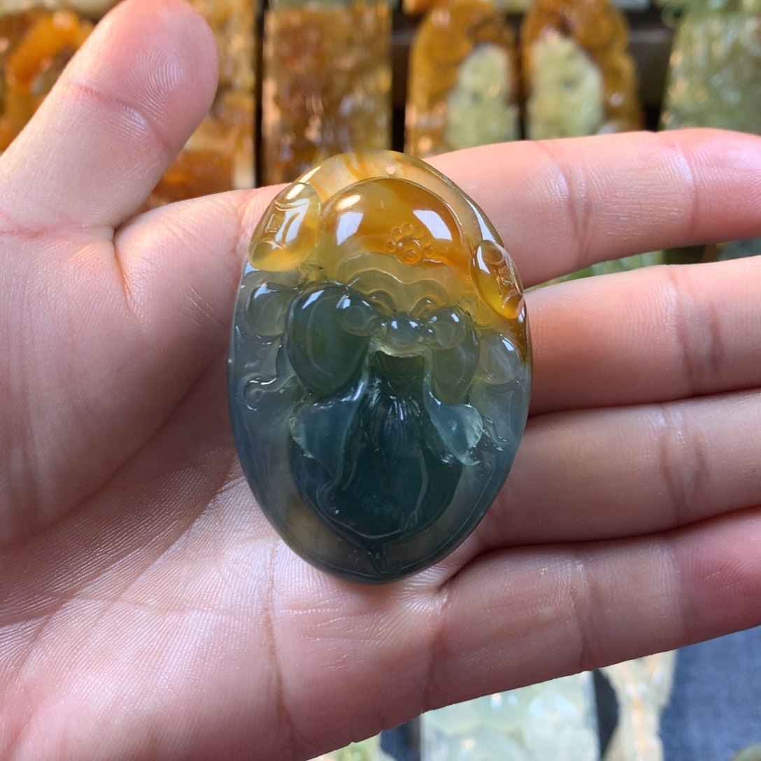 蛇纹石玉未镶嵌颈饰