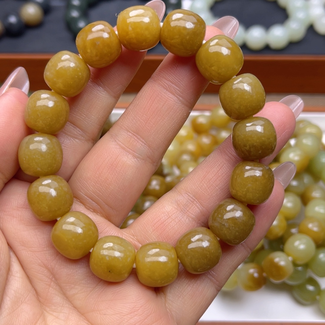 紫***陈和田玉未镶嵌手链