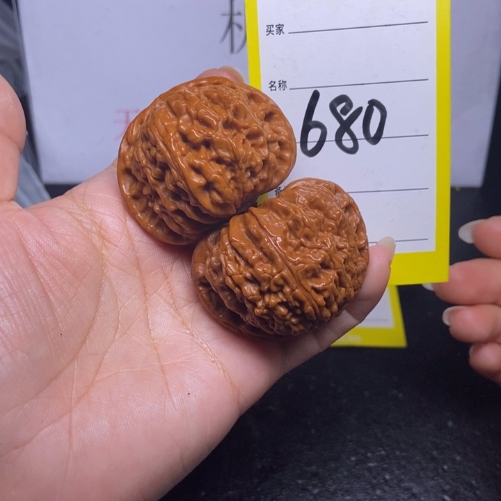 文玩核桃吊坠680/44闷白色差