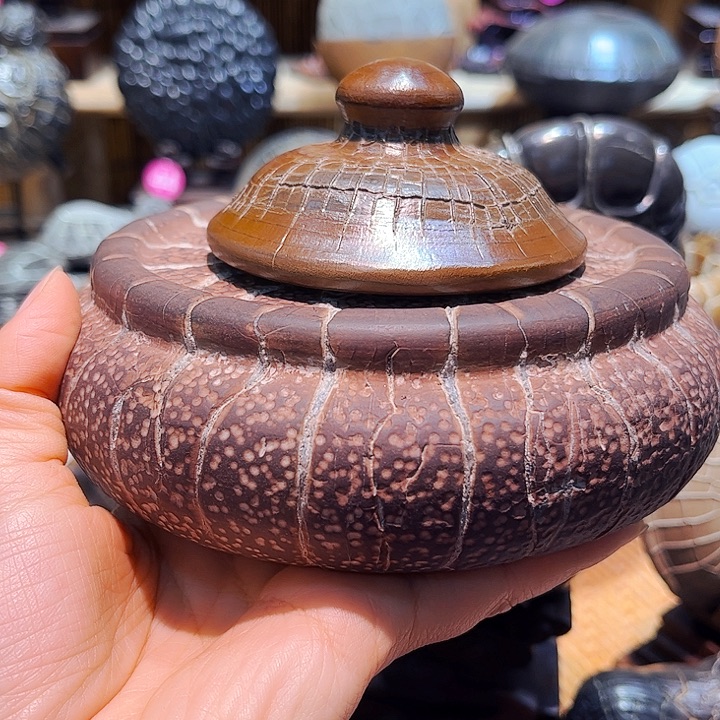 事***为石材龟纹石精品摆件