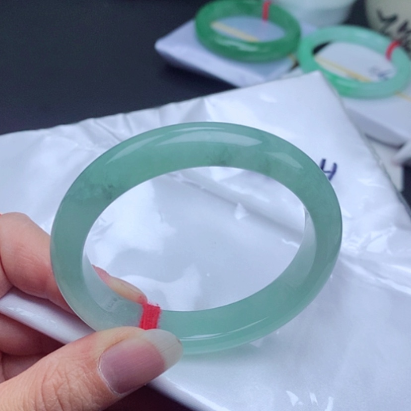 【闪购商品】翡翠手镯未镶嵌      贵妃54 冰蓝色