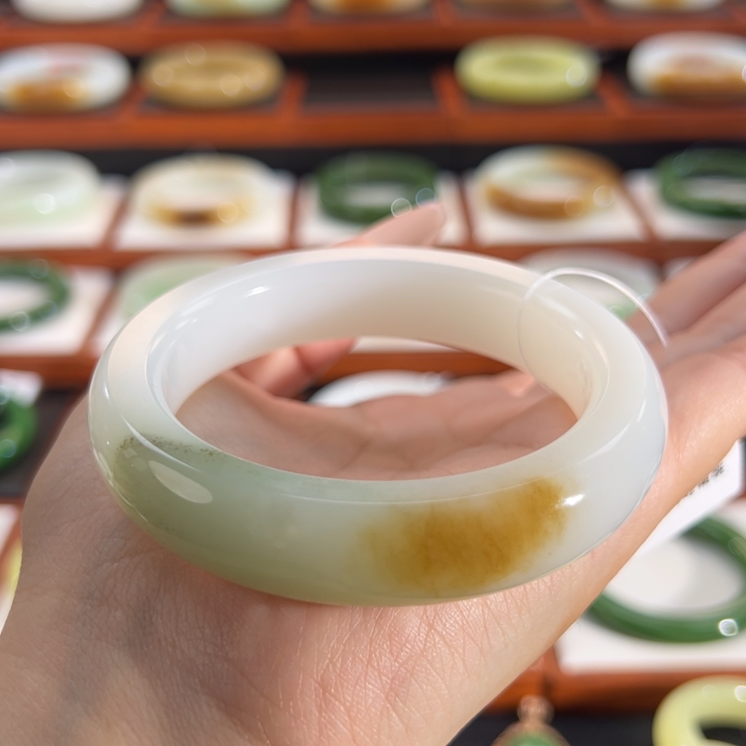 和田玉（翠青玉）手镯未镶嵌