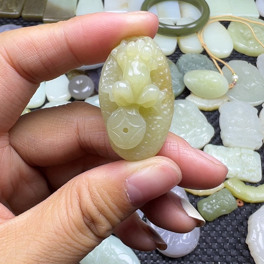 和田玉未镶嵌颈饰卡35（买断价，不退不换）