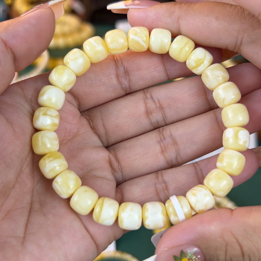 未镶嵌琥珀裸石kkjjhhhjjjjnm