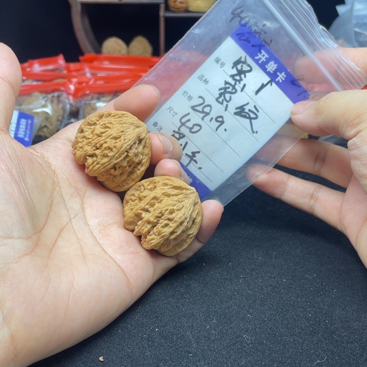 文玩核桃把件密纹