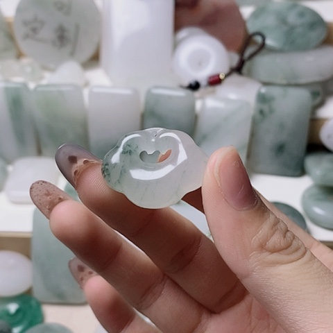 石英质玉未镶嵌吊坠(赠链)