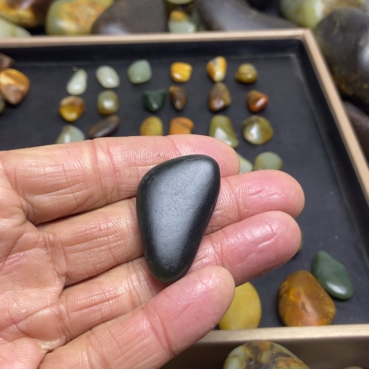 一***钱和田玉（糖玉）未镶嵌珠宝奇石