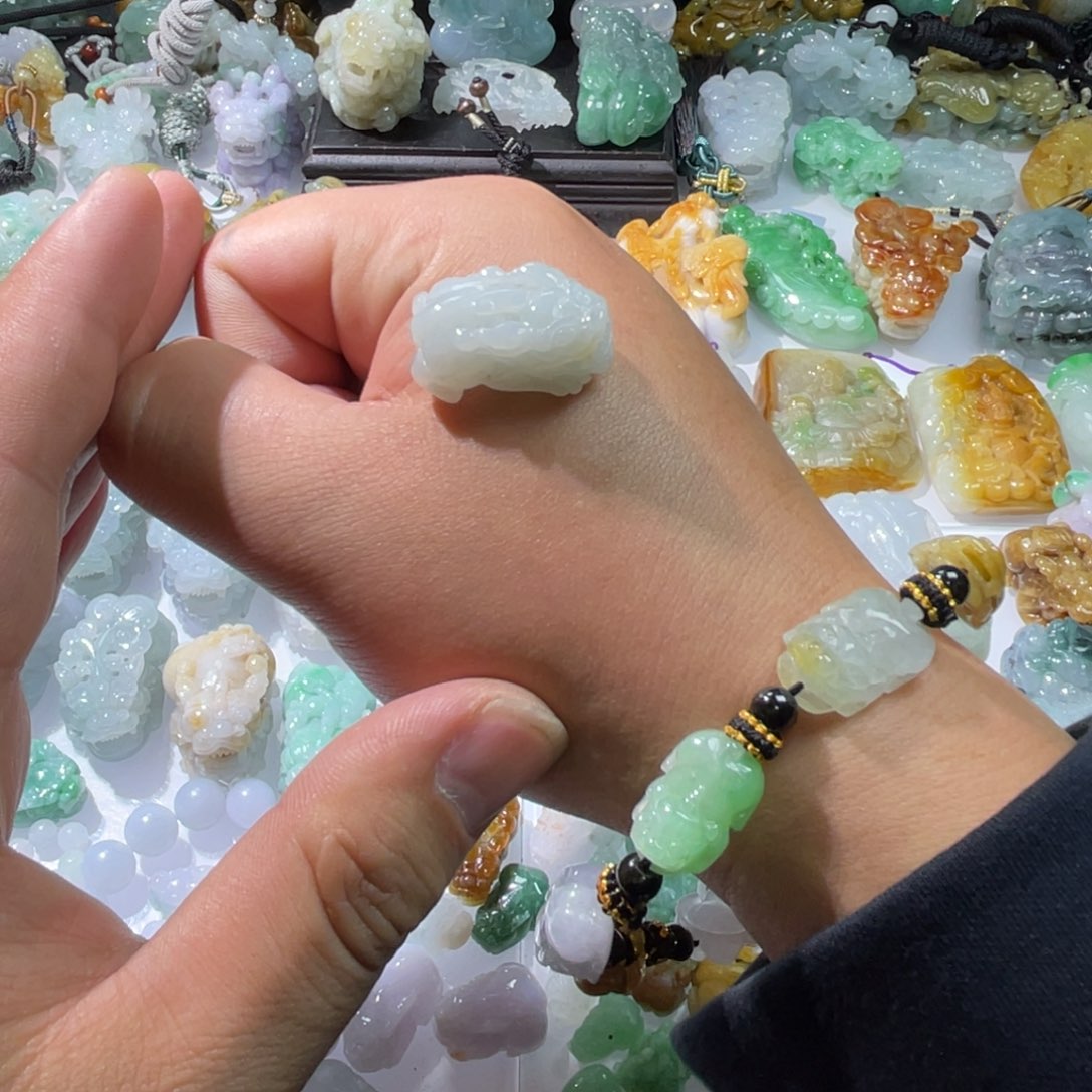 翡翠颈饰未镶嵌天然