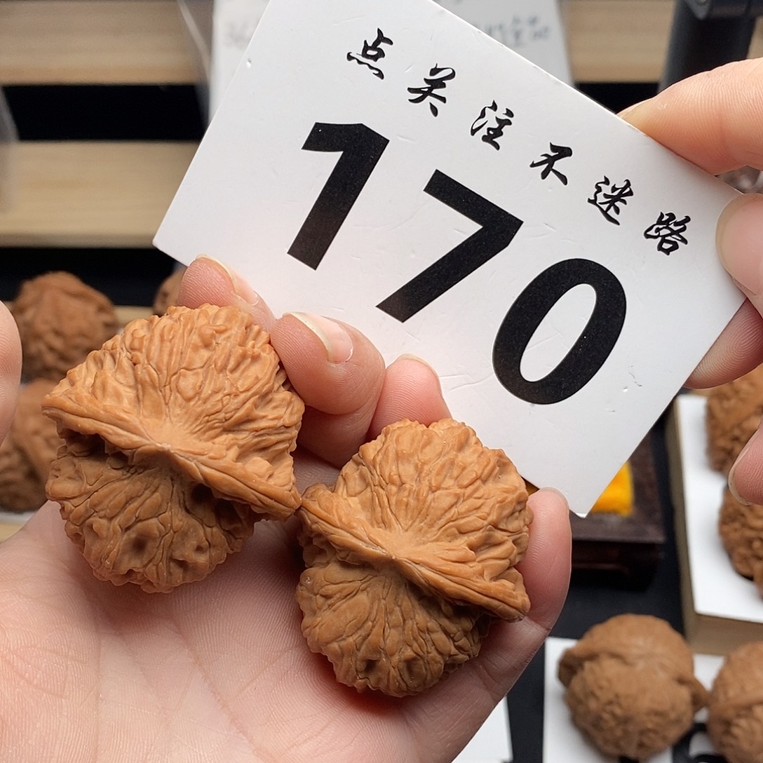 核桃40红狮子。     