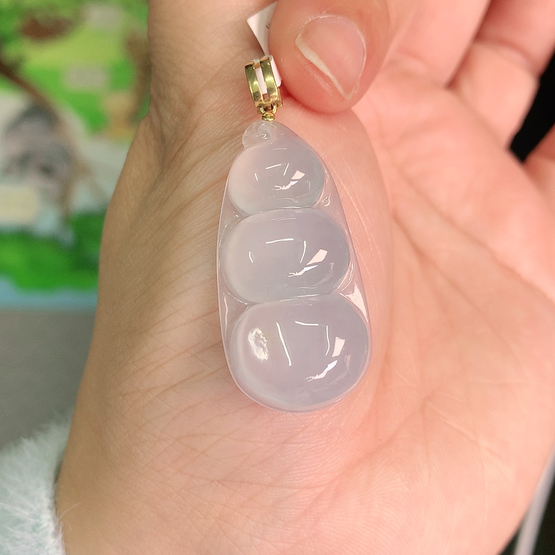 翡翠颈饰18K金镶嵌冰胶大豆子