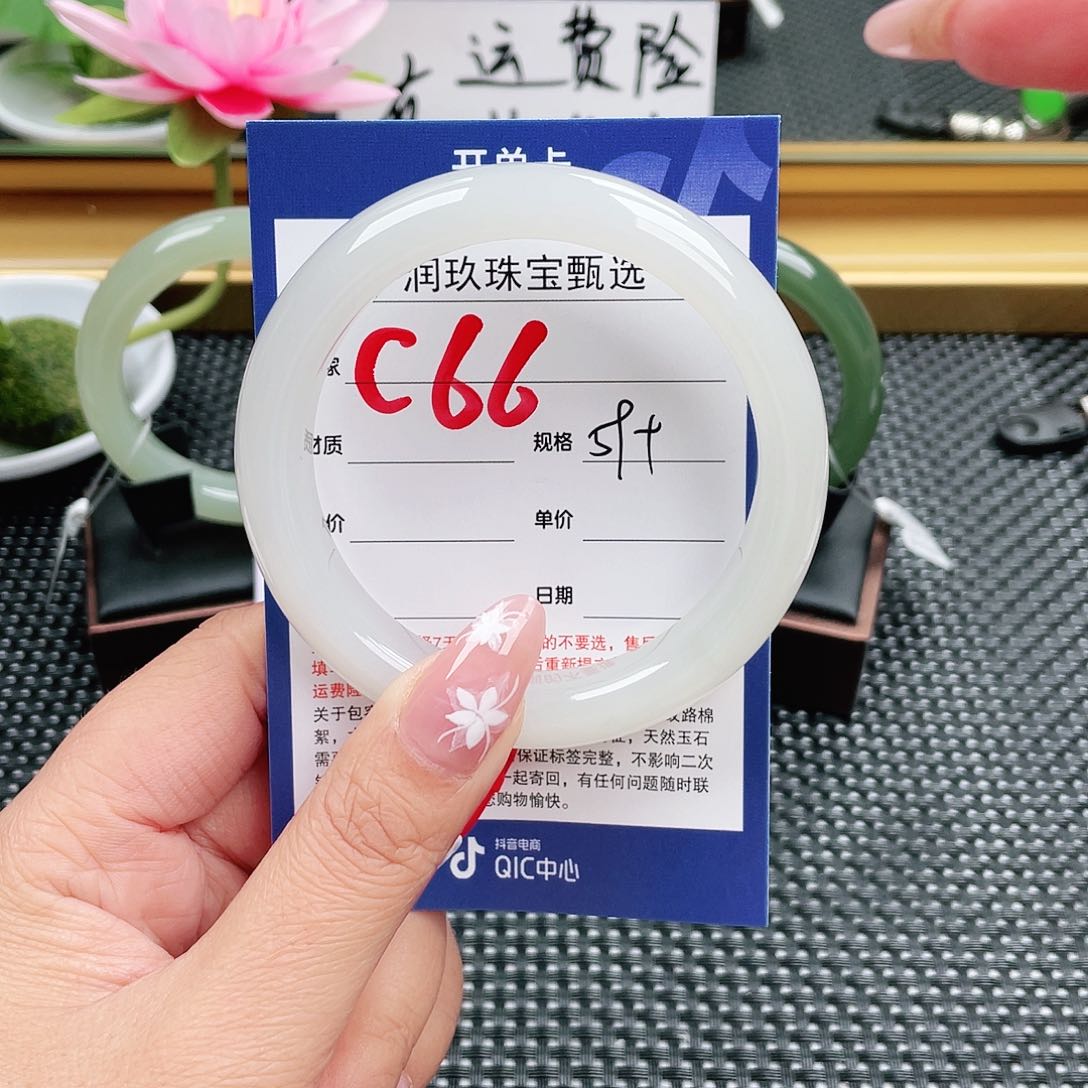 和田玉未镶嵌手镯三****妈