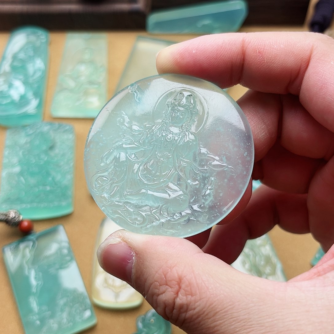 蛇纹石玉颈饰合金