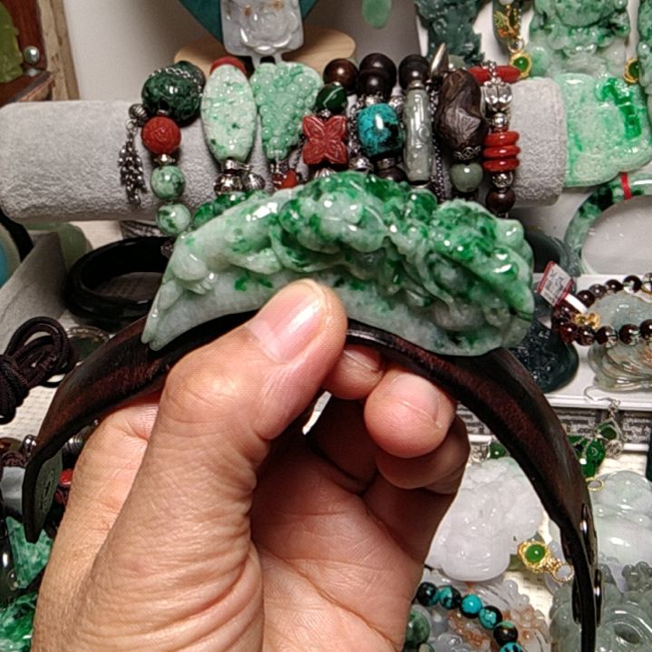 翡翠吊坠(赠链)未镶嵌辣**啦