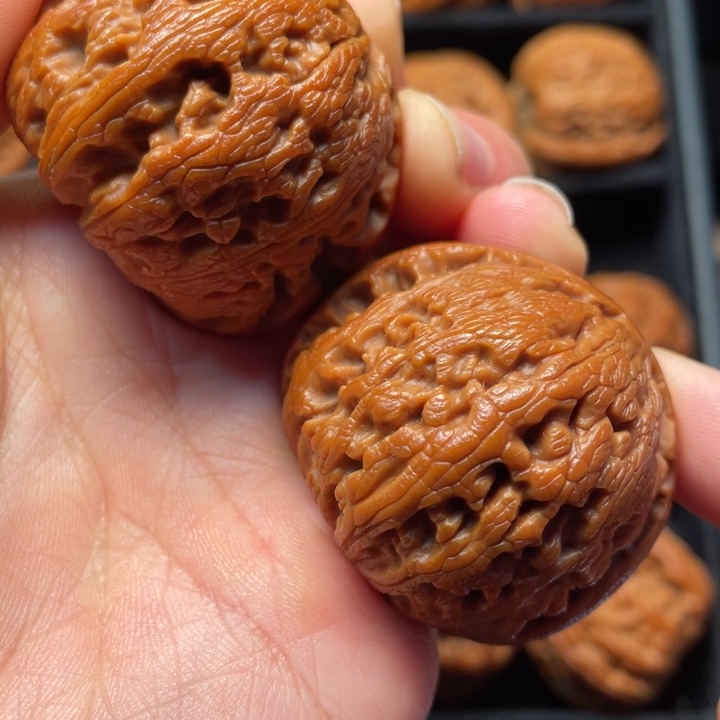 文玩核桃把件秦岭山脉核桃