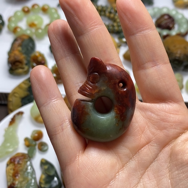 岫岩河磨玉（透闪石质玉）挂坠未镶嵌小*?