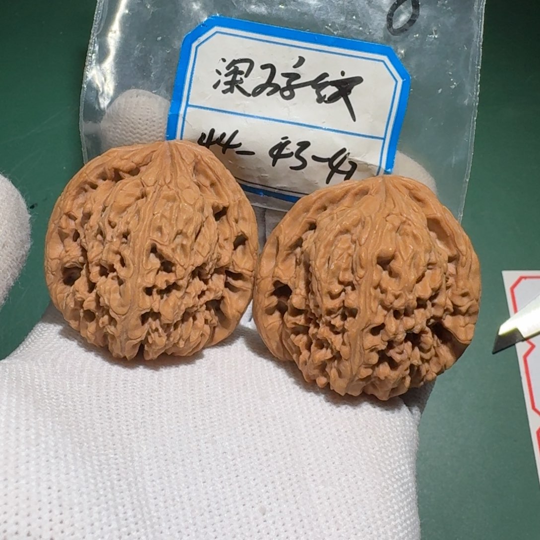 青***糖吊坠文玩核桃68号大克重