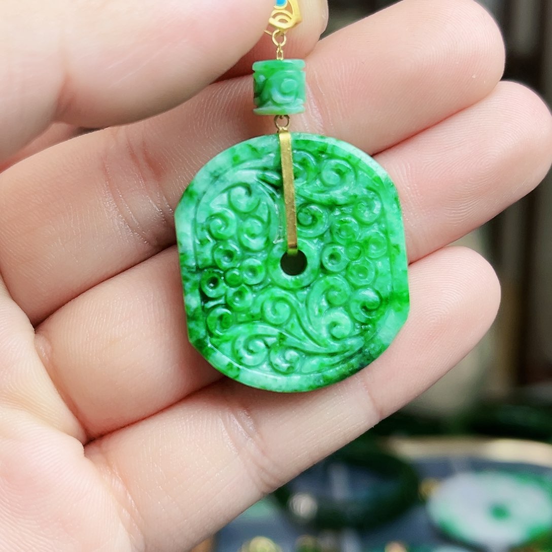 翡翠颈饰18K金镶嵌吊坠