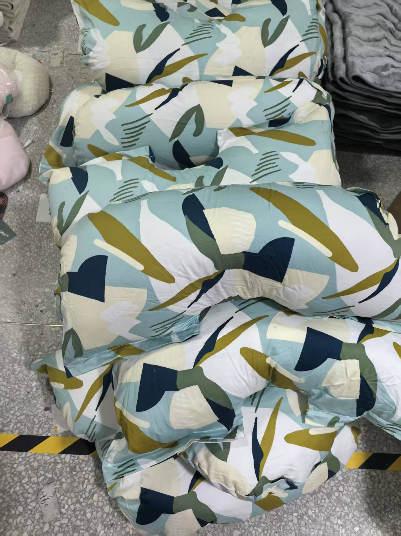 《厚广家》3楼30×65cm表面全棉绿色花纹枕头 发1个