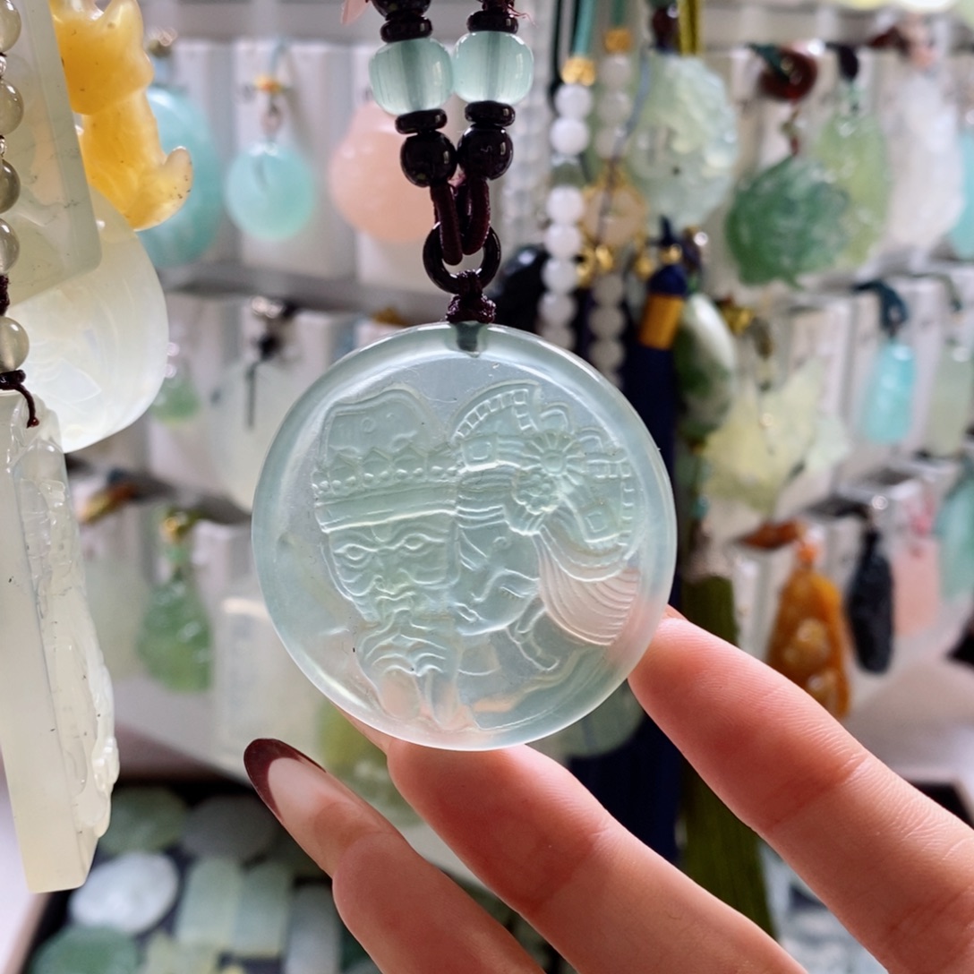 蛇纹石玉未镶嵌颈饰