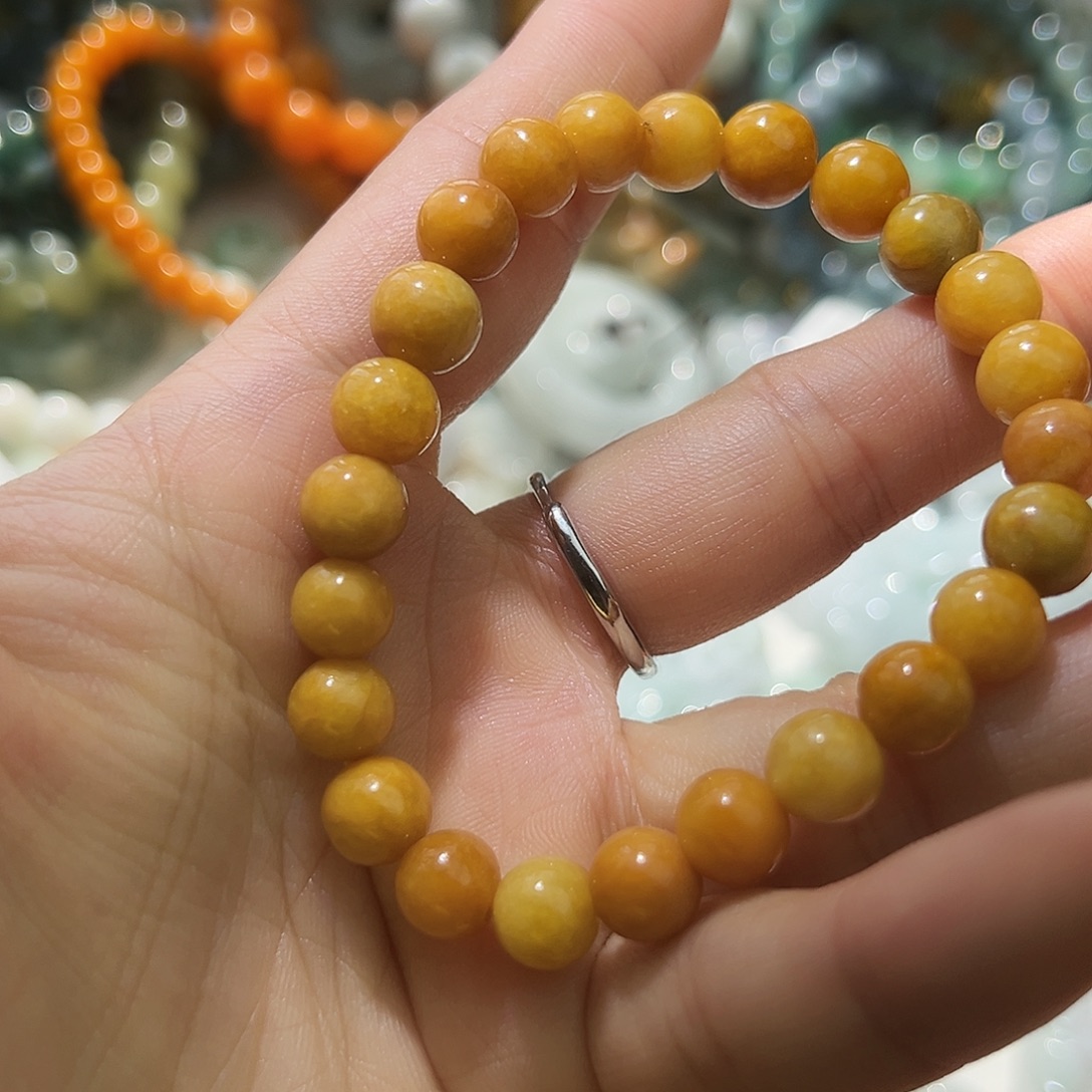 翡翠未镶嵌颈饰富贵