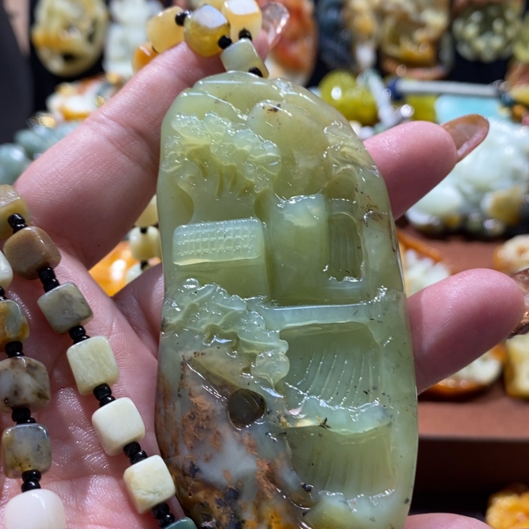 蛇纹石玉颈饰未镶嵌