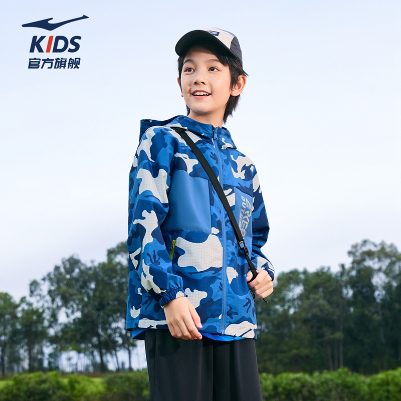 鸿星尔克中大童春秋外套防水宽松连帽运动儿童风衣 65225101008