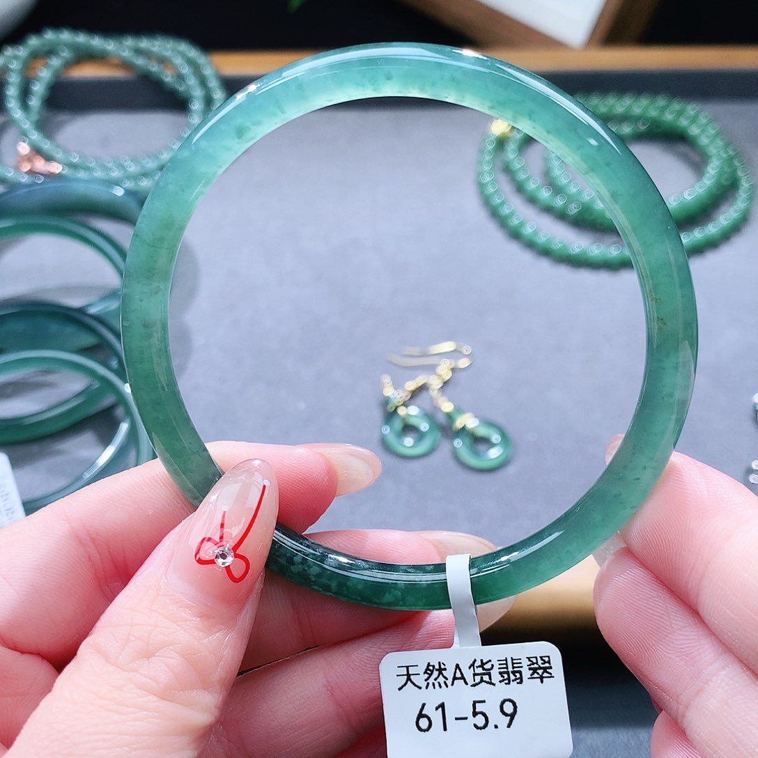 翡翠手镯（圆镯）未镶嵌