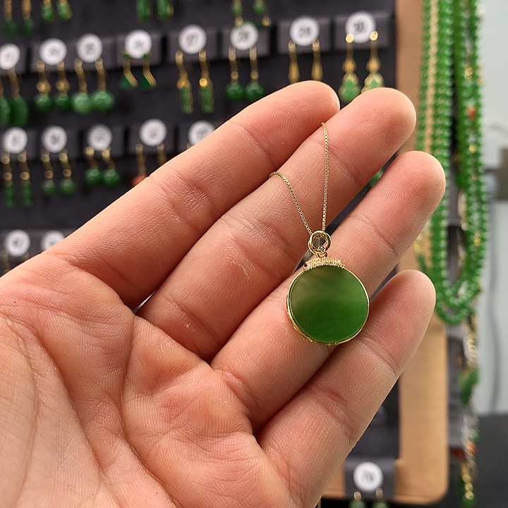 和田玉颈饰18K金镶嵌