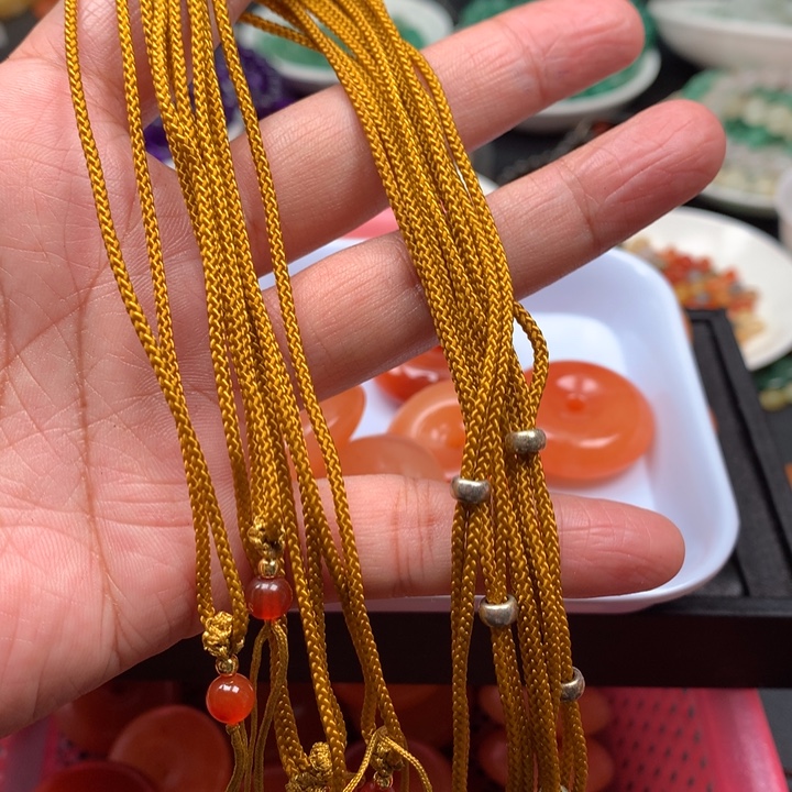 心***阳石英质玉未镶嵌颈饰